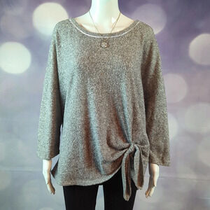 JOIE DE VIVRE Soft and Cozy Gray Sweater size 2X with Bling. Flattering style!